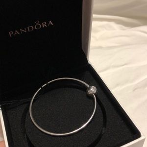 NWT 16cm Pandora Essence Bangle